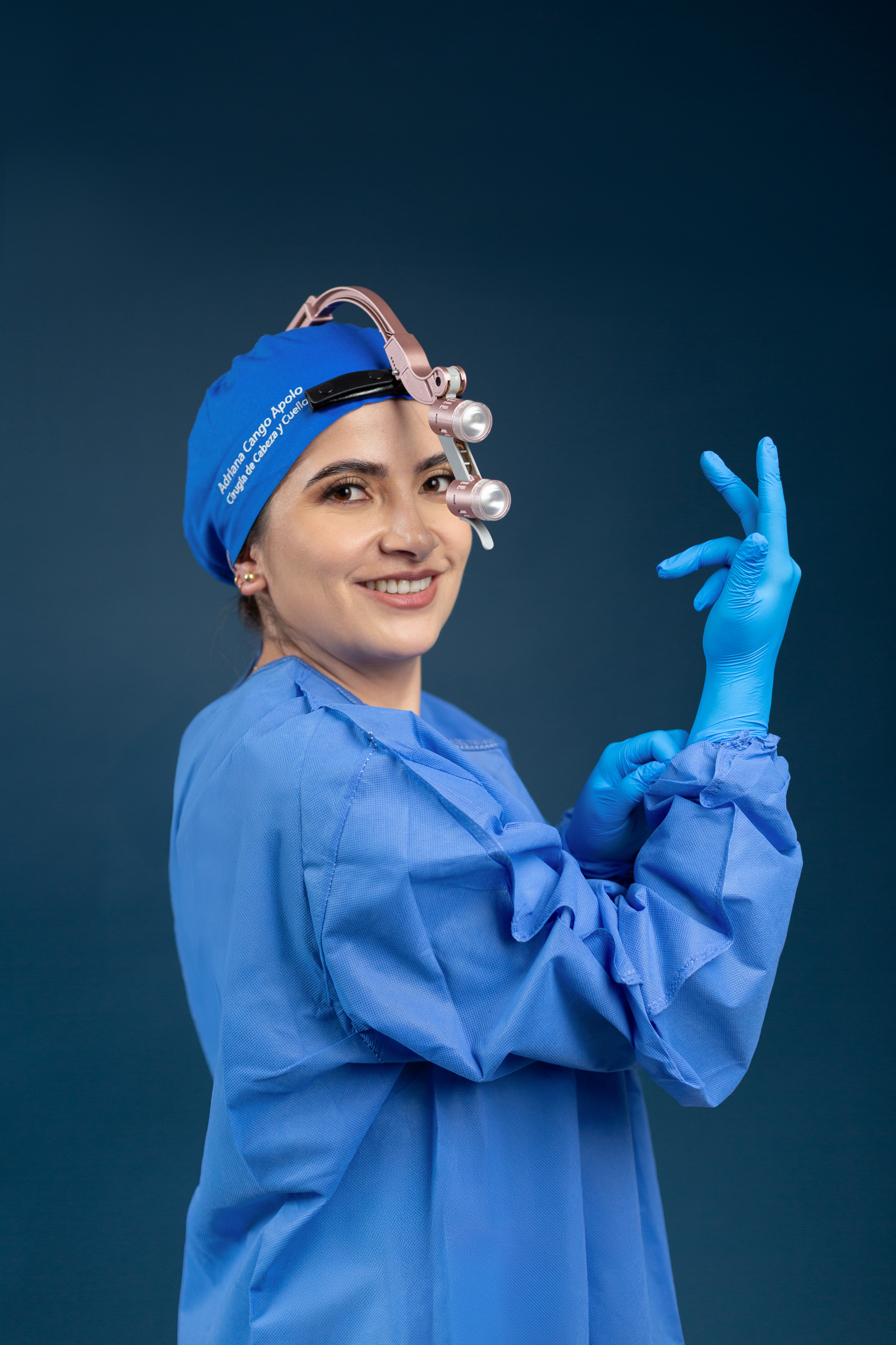 Dra. Adriana Cango en consultorio